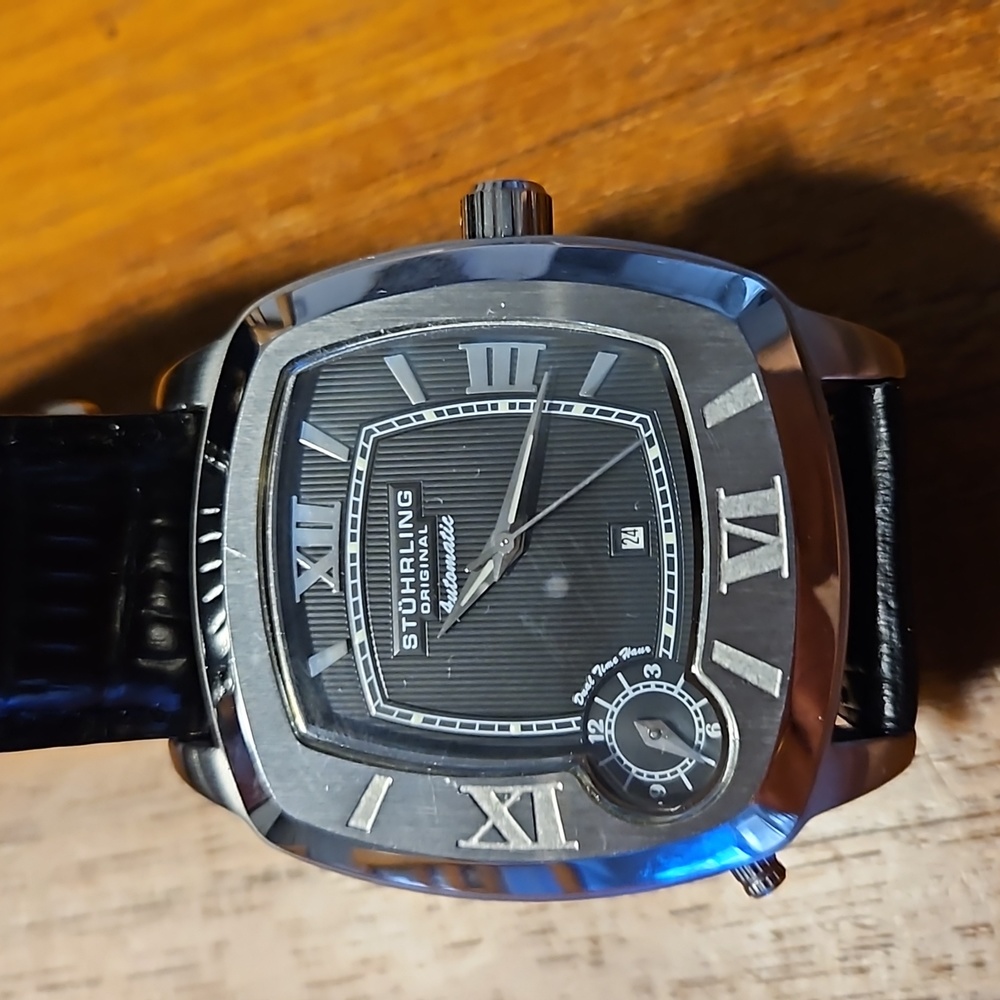 Pre-owned men's watch